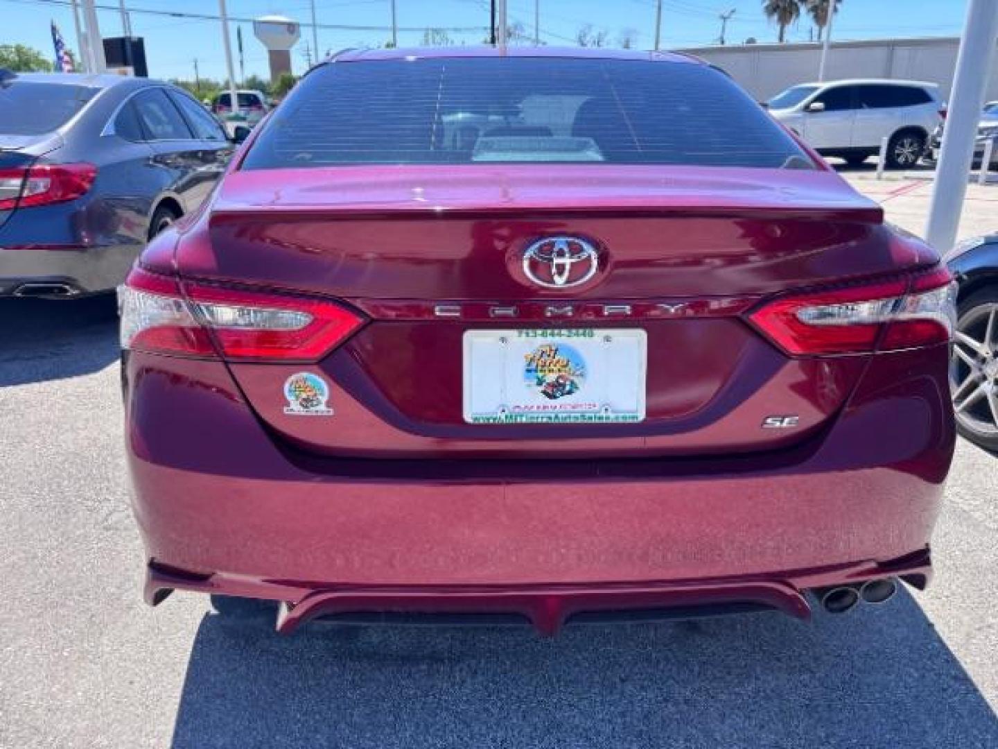 2018 Ruby Flare Pearl /Black Toyota Camry SE (4T1B11HK7JU) with an 2.5L I-4 port/direct engine, located at 4545 Spencer Hwy., Pasadena, 77504, (832) 266-1645, 29.666037, -95.173775 - Photo#5