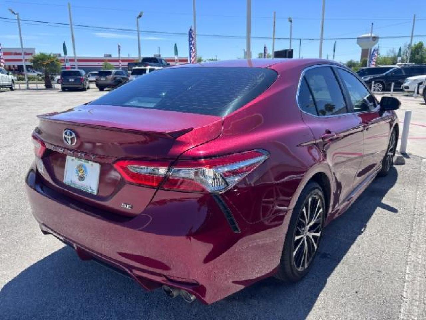 2018 Ruby Flare Pearl /Black Toyota Camry SE (4T1B11HK7JU) with an 2.5L I-4 port/direct engine, located at 4545 Spencer Hwy., Pasadena, 77504, (832) 266-1645, 29.666037, -95.173775 - Photo#6