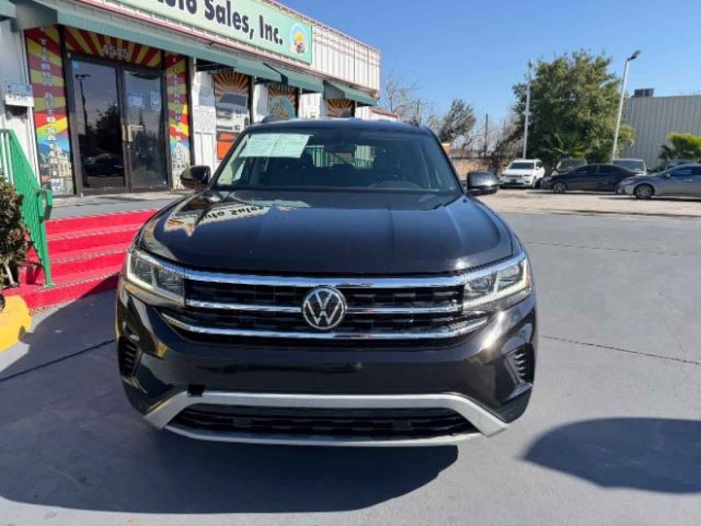 2021 Deep Black Pearl /Titan Black Volkswagen Atlas 3.6L V6 SE w/Technology (1V2WR2CA3MC) with an 3.6L V-6 gasoline direct injection engine, located at 4545 Spencer Hwy., Pasadena, 77504, (832) 266-1645, 29.666037, -95.173775 - Photo#2