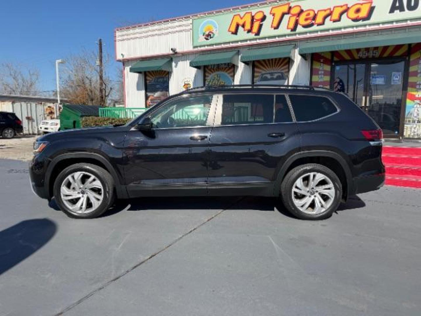2021 Deep Black Pearl /Titan Black Volkswagen Atlas 3.6L V6 SE w/Technology (1V2WR2CA3MC) with an 3.6L V-6 gasoline direct injection engine, located at 4545 Spencer Hwy., Pasadena, 77504, (832) 266-1645, 29.666037, -95.173775 - Photo#8