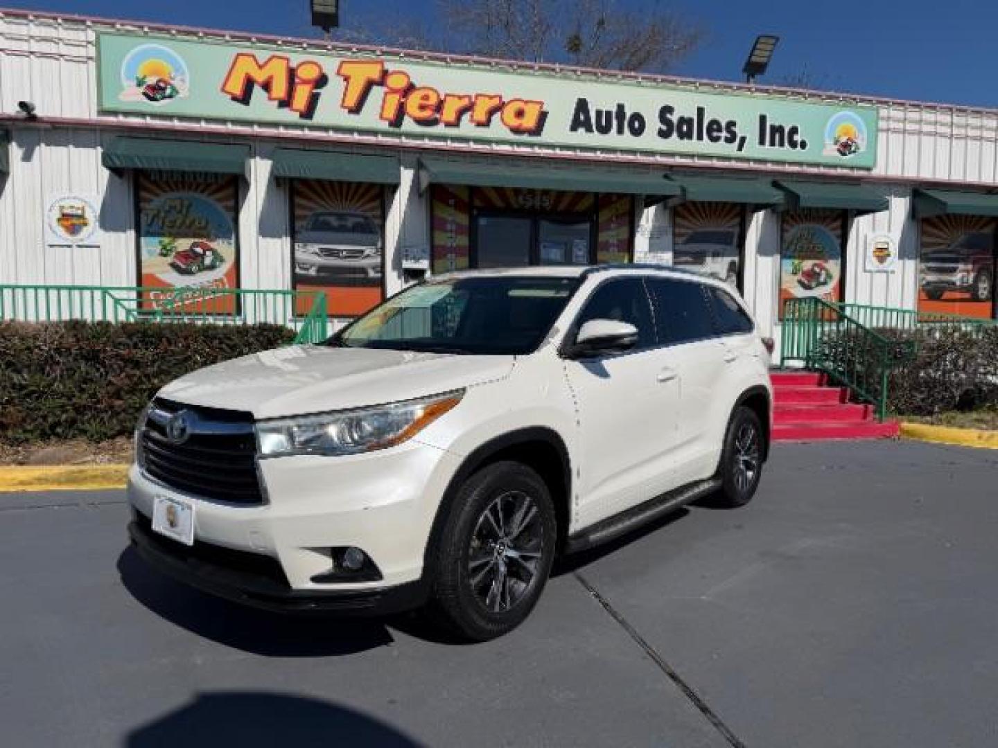 2016 Blizzard Pearl /Almond Toyota Highlander XLE V6 (5TDKKRFHXGS) with an 3.5L V-6 DOHC engine, located at 4545 Spencer Hwy., Pasadena, 77504, (832) 266-1645, 29.666037, -95.173775 - Photo#0