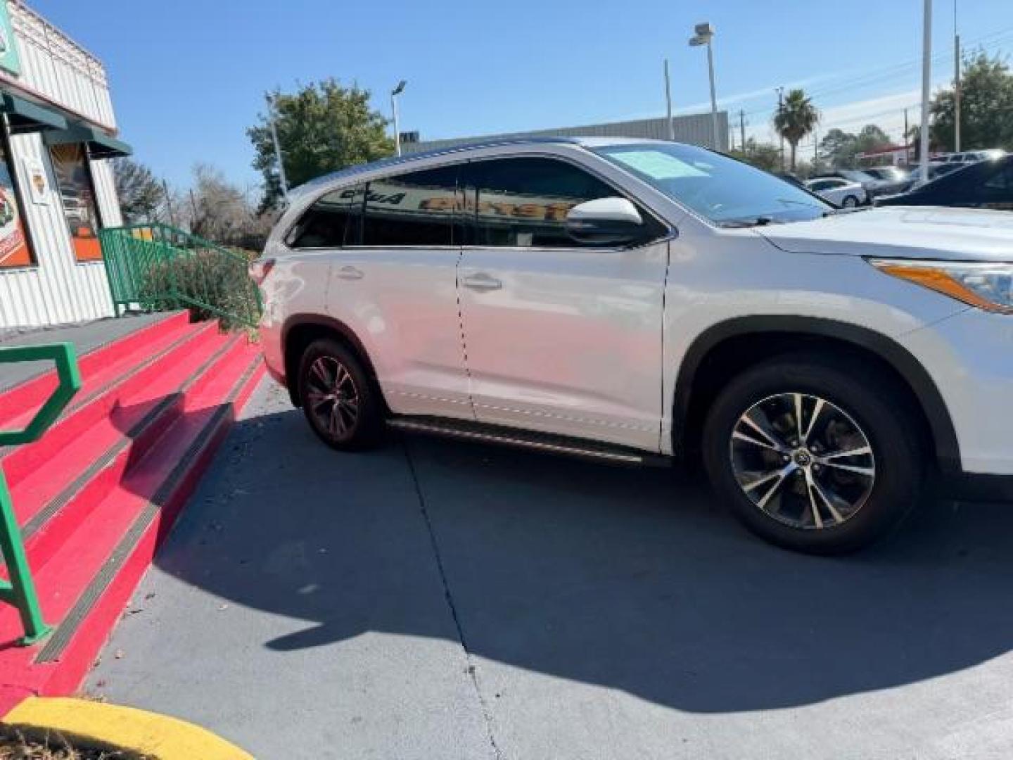 2016 Blizzard Pearl /Almond Toyota Highlander XLE V6 (5TDKKRFHXGS) with an 3.5L V-6 DOHC engine, located at 4545 Spencer Hwy., Pasadena, 77504, (832) 266-1645, 29.666037, -95.173775 - Photo#3