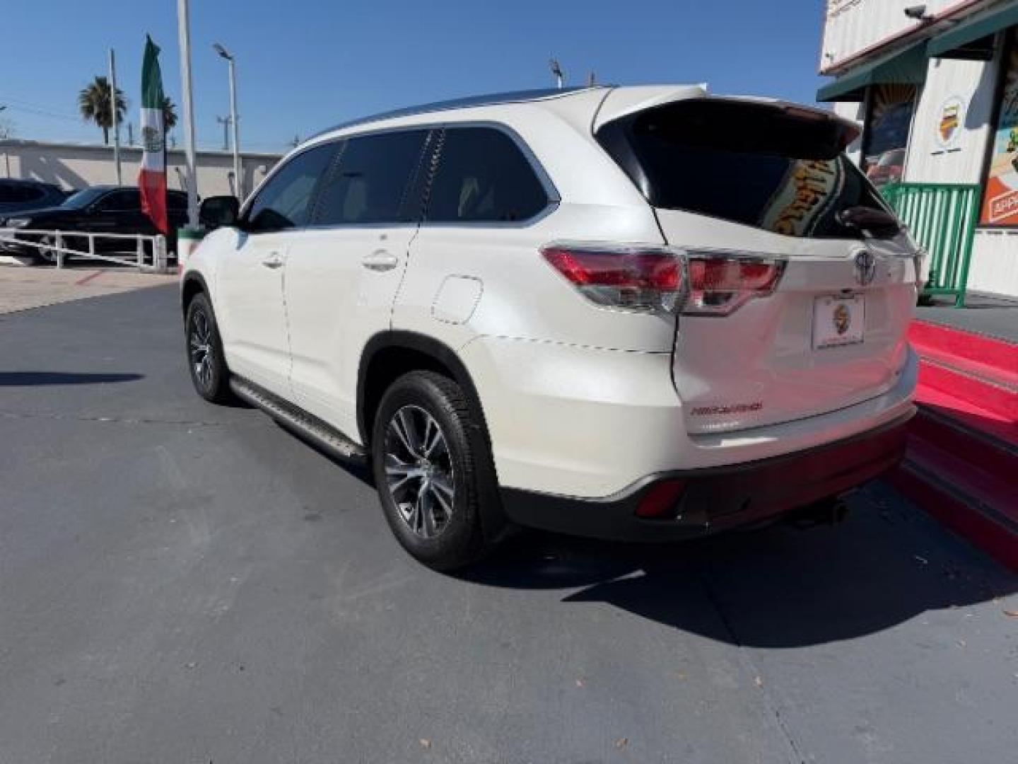 2016 Blizzard Pearl /Almond Toyota Highlander XLE V6 (5TDKKRFHXGS) with an 3.5L V-6 DOHC engine, located at 4545 Spencer Hwy., Pasadena, 77504, (832) 266-1645, 29.666037, -95.173775 - Photo#5