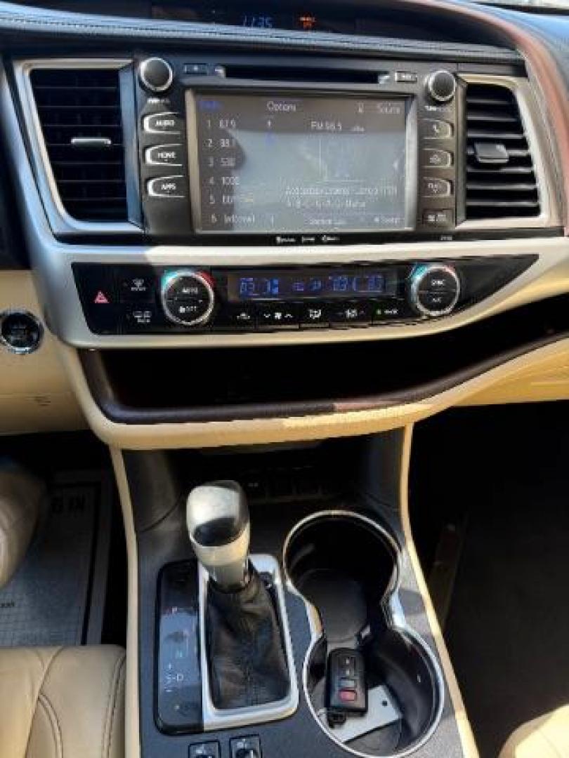 2016 Blizzard Pearl /Almond Toyota Highlander XLE V6 (5TDKKRFHXGS) with an 3.5L V-6 DOHC engine, located at 4545 Spencer Hwy., Pasadena, 77504, (832) 266-1645, 29.666037, -95.173775 - Photo#11
