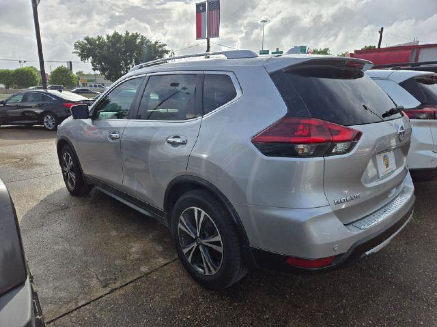 2020 Brilliant Silver Metallic Nissan Rogue SV FWD (JN8AT2MT1LW) with an 2.5L I-4 DOHC engine, located at 4545 Spencer Hwy., Pasadena, 77504, (832) 266-1645, 29.666037, -95.173775 - Photo#2