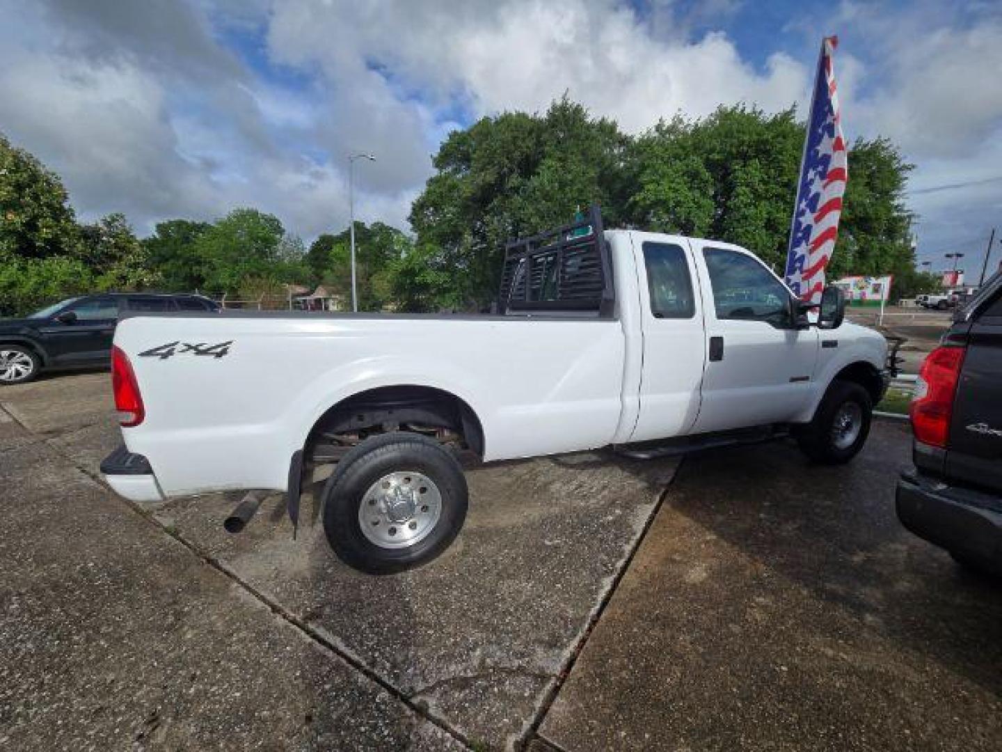 2003 Super White /Medium Parchment Ford F-350 XL (1FTSX31P83E) with an 6.0L Diesel, DI, V8 engine, located at 7935 Gulf Freeway, Houston, 77017, (832) 266-1645, 29.684393, -95.275665 - Photo#1
