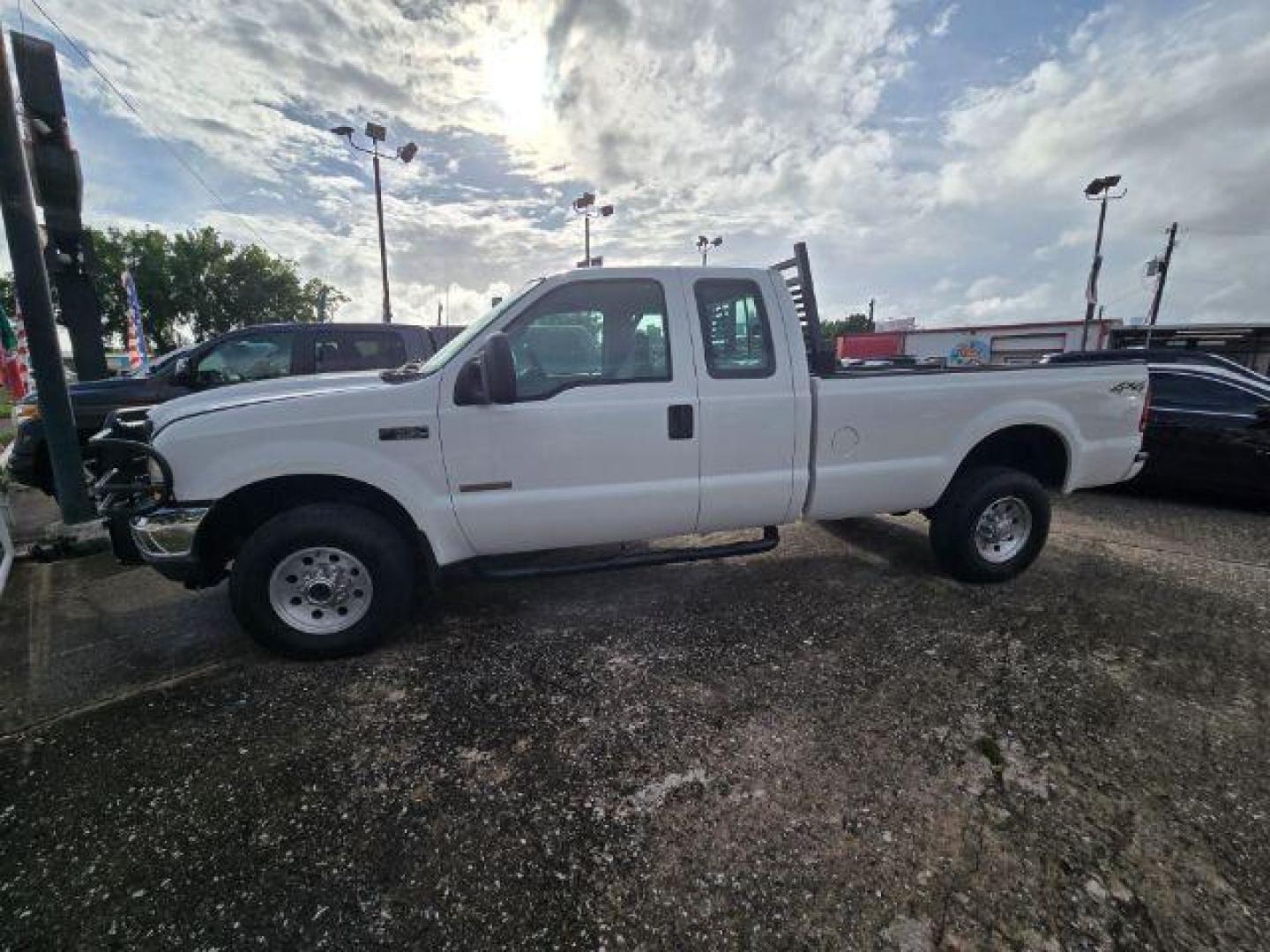 2003 Super White /Medium Parchment Ford F-350 XL (1FTSX31P83E) with an 6.0L Diesel, DI, V8 engine, located at 7935 Gulf Freeway, Houston, 77017, (832) 266-1645, 29.684393, -95.275665 - Photo#4