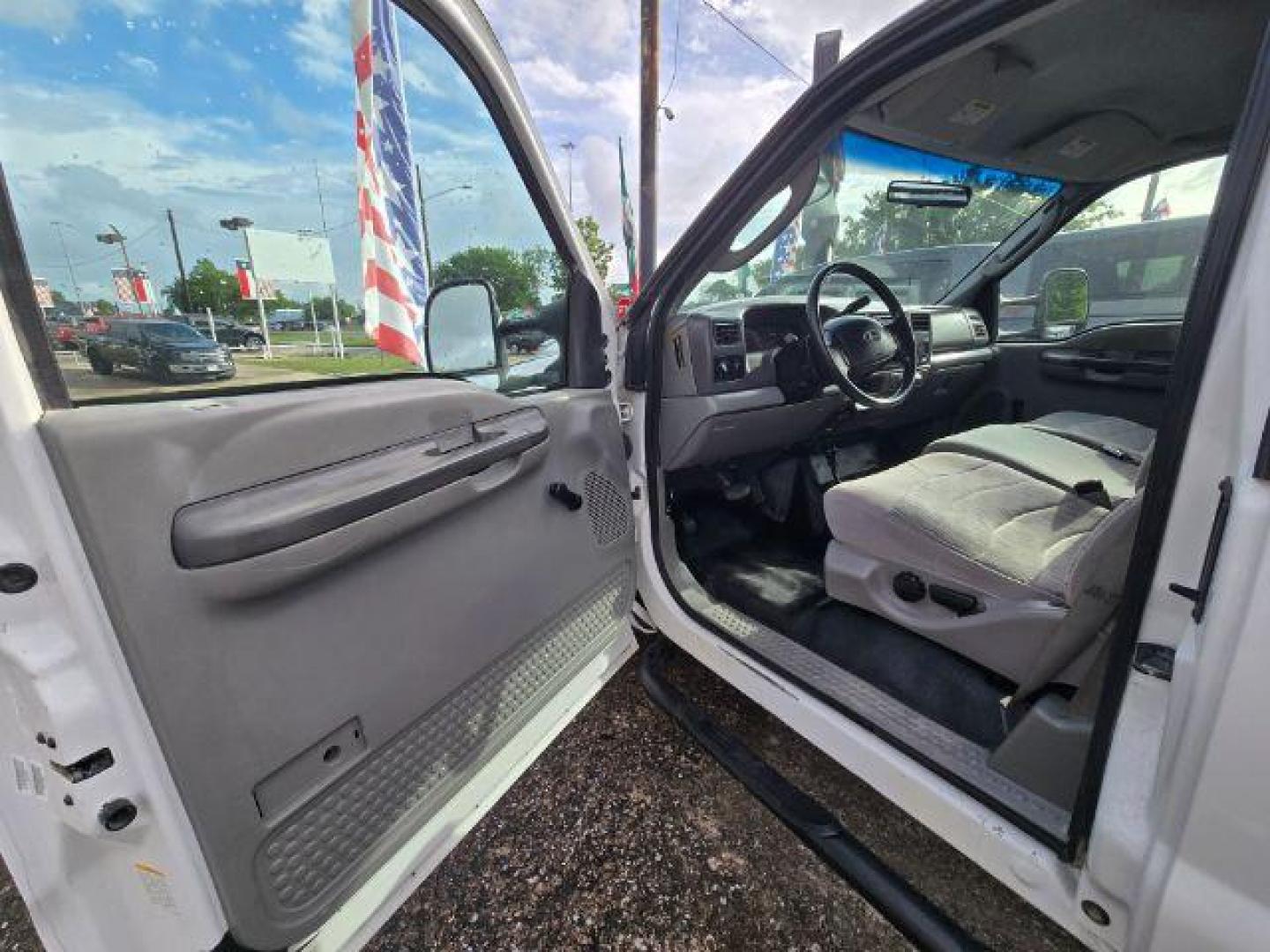 2003 Super White /Medium Parchment Ford F-350 XL (1FTSX31P83E) with an 6.0L Diesel, DI, V8 engine, located at 7935 Gulf Freeway, Houston, 77017, (832) 266-1645, 29.684393, -95.275665 - Photo#7