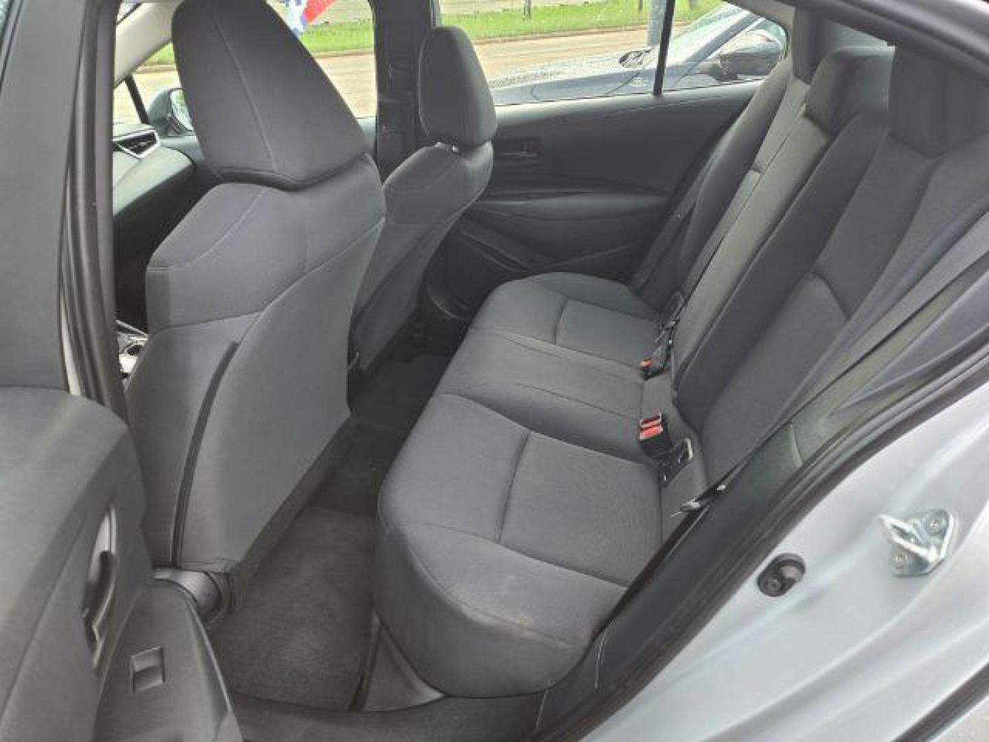 2022 Classic Silver Metallic /Light Gray/Moonstone Toyota Corolla LE w/ Premium Pkg (5YFHPMAE5NP) with an 1.8L L4 DOHC 16V engine, Continuously Variable Transmission transmission, located at 4545 Spencer Hwy., Pasadena, 77504, (832) 266-1645, 29.666037, -95.173775 - Photo#3