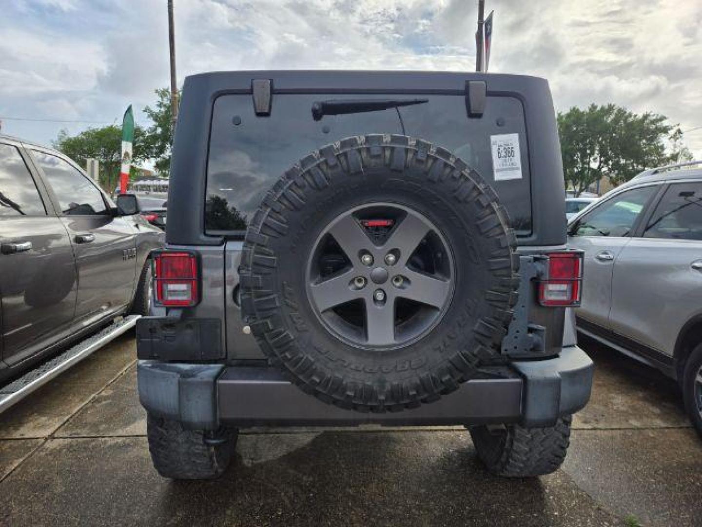 2016 Granite Crystal Metallic Clearcoat Jeep Wrangler Unlimited Freedom (1C4BJWDG6GL) with an Pentastar 3.6L V-6 DOHC engine, located at 7935 Gulf Freeway, Houston, 77017, (832) 266-1645, 29.684393, -95.275665 - Photo#3