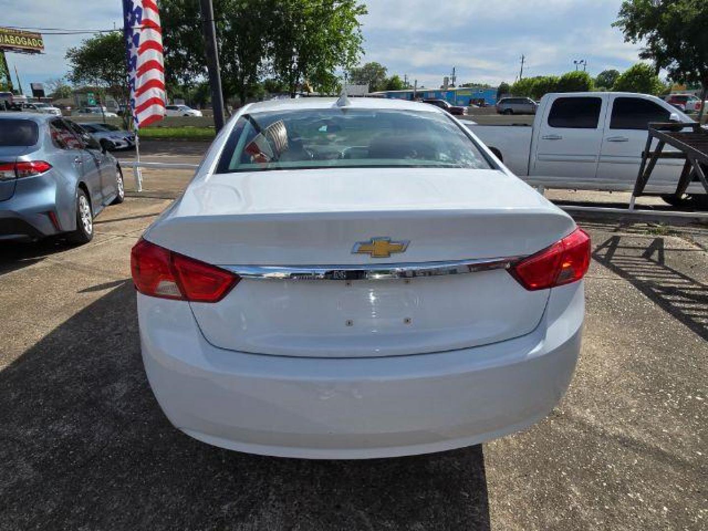 2017 Summit White Chevrolet Impala 1FL (2G11X5SA7H9) , located at 7935 Gulf Freeway, Houston, 77017, (832) 266-1645, 29.684393, -95.275665 - Photo#2