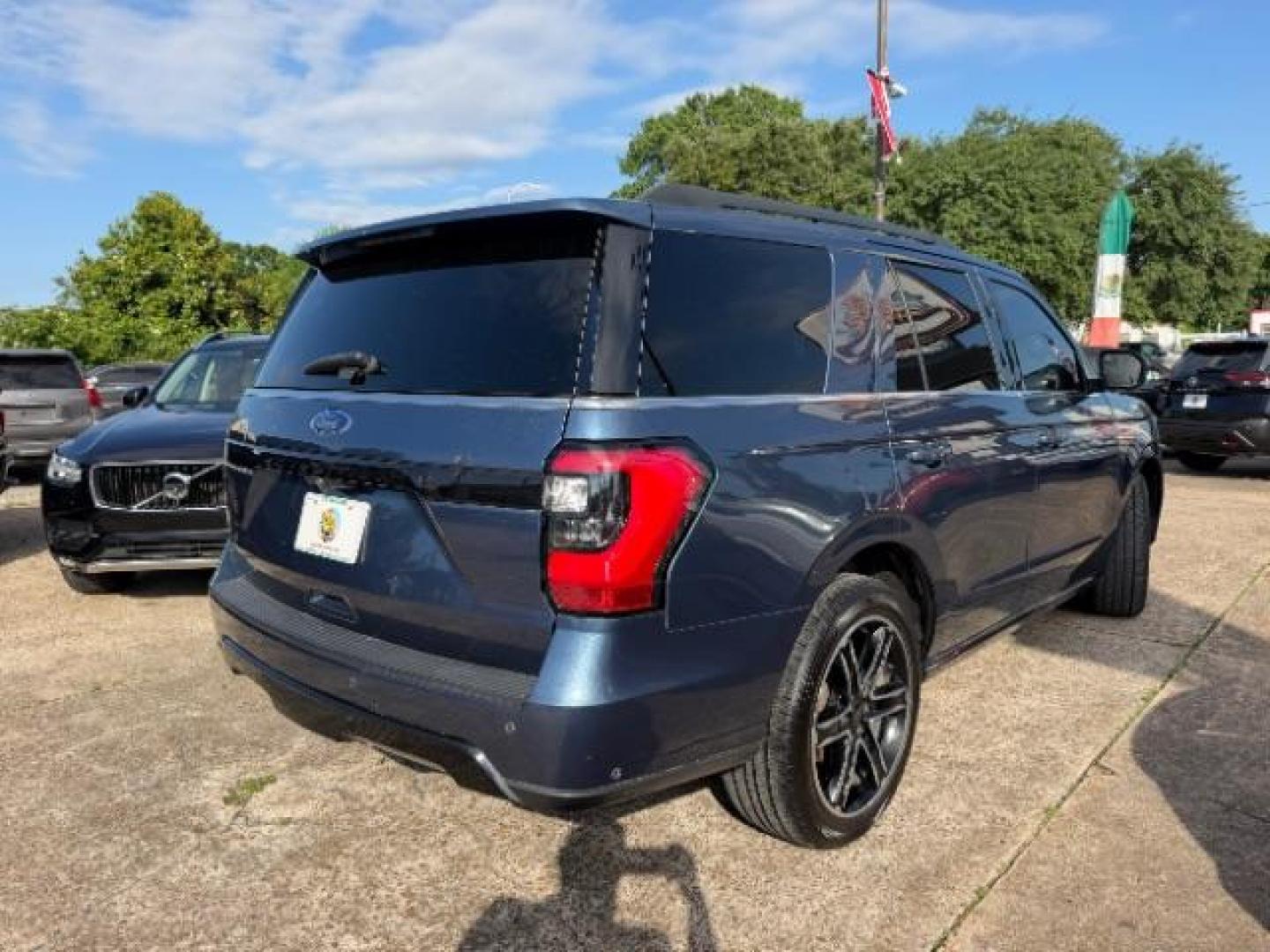 2019 Blue Metallic Ford Expedition Limited (1FMJU1KT4KE) with an EcoBoost 3.5L V-6 gasoline direct injection engine, located at 7935 Gulf Freeway, Houston, 77017, (832) 266-1645, 29.684393, -95.275665 - Photo#6