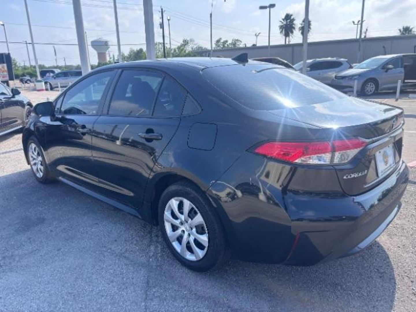 2019 Black /Grey Toyota Corolla LE (5YFBURHE7KP) with an 1.8L I-4 DOHC engine, located at 4545 Spencer Hwy., Pasadena, 77504, (832) 266-1645, 29.666037, -95.173775 - Photo#4