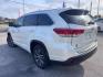 2018 Blizzard Pearl /Black Toyota Highlander XLE (5TDJZRFH8JS) with an 3.5L V-6 port/direct injection engine, located at 4545 Spencer Hwy., Pasadena, 77504, (832) 266-1645, 29.666037, -95.173775 - Photo#3
