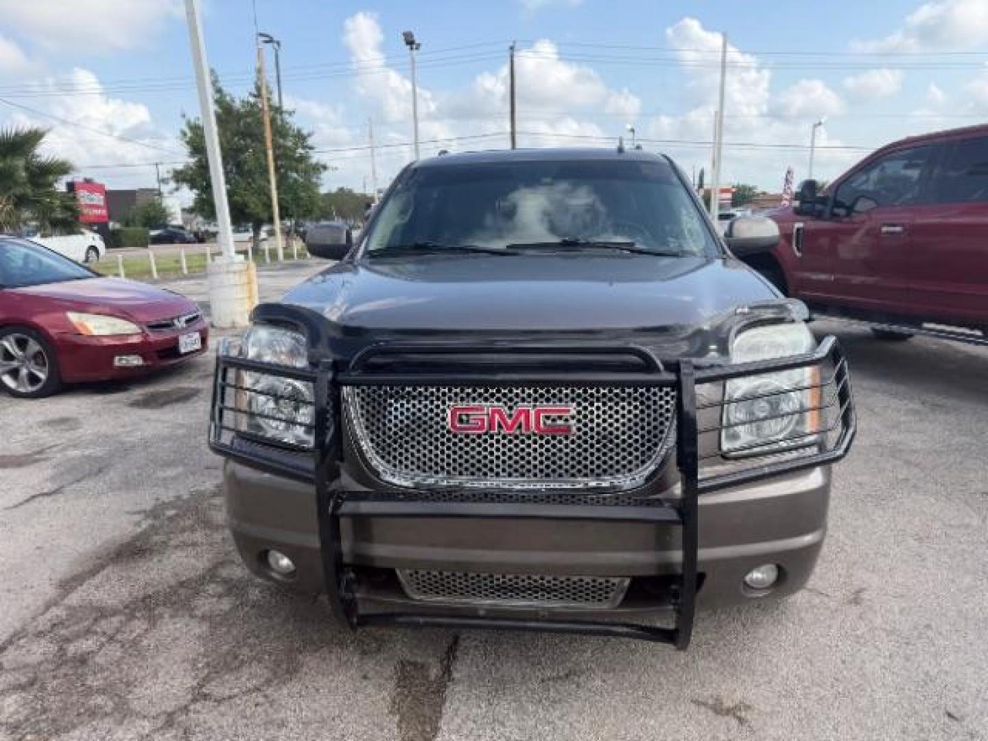 2013 Mocha Steel Metallic /Cocoa/Light Cashmere Leather Interior GMC Yukon Denali XL 4WD (1GKS2MEF9DR) with an 6.2L V8 OHV 16V engine, 6-Speed Automatic transmission, located at 4545 Spencer Hwy., Pasadena, 77504, (832) 266-1645, 29.666037, -95.173775 - Photo#1