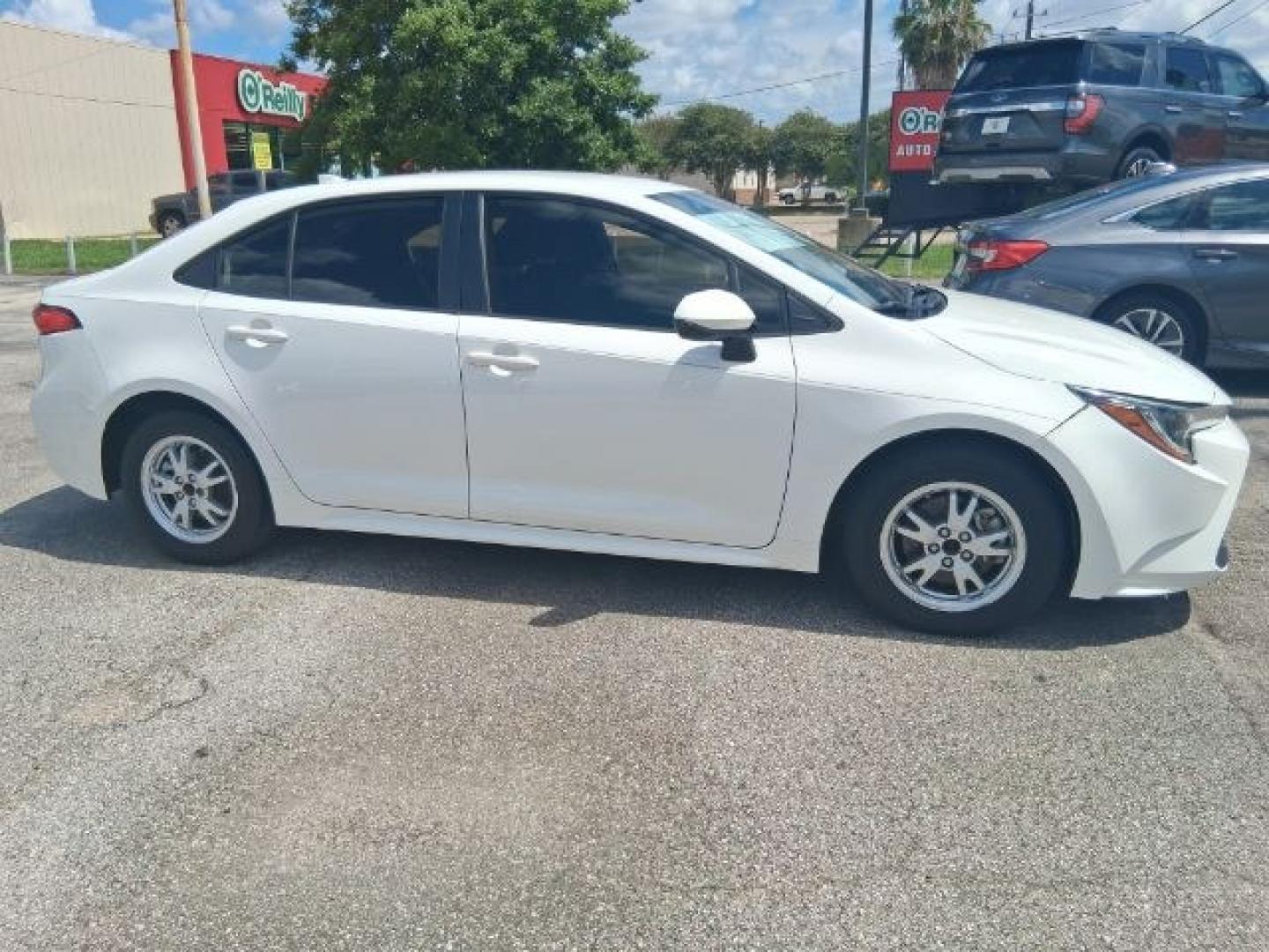 2020 Blizzard Pearl /Light Gray Toyota Corolla LE (JTDEPRAE6LJ) with an 1.8L I-4 DOHC engine, located at 4545 Spencer Hwy., Pasadena, 77504, (832) 266-1645, 29.666037, -95.173775- Photo#3