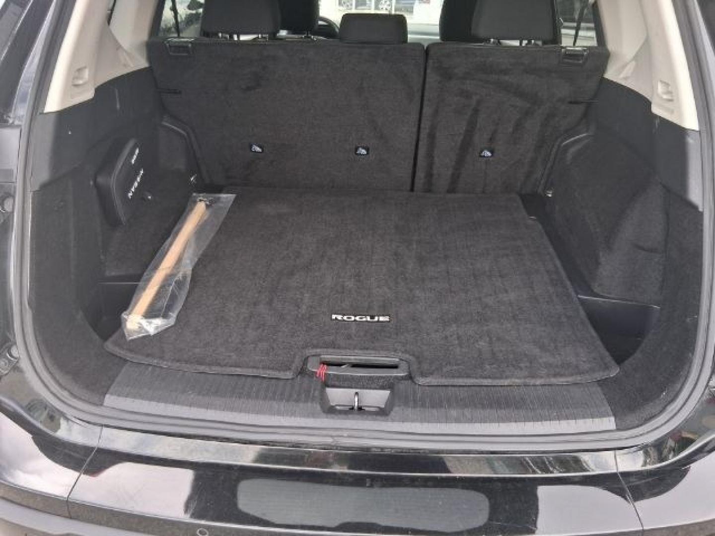 2025 Super Black /Light Gray Nissan Rogue SV Intelligent AWD (5N1BT3BB2SC) with an VC-Turbo 1.5L I-3 direct injection engine, located at 4545 Spencer Hwy., Pasadena, 77504, (832) 266-1645, 29.666037, -95.173775- Photo#9