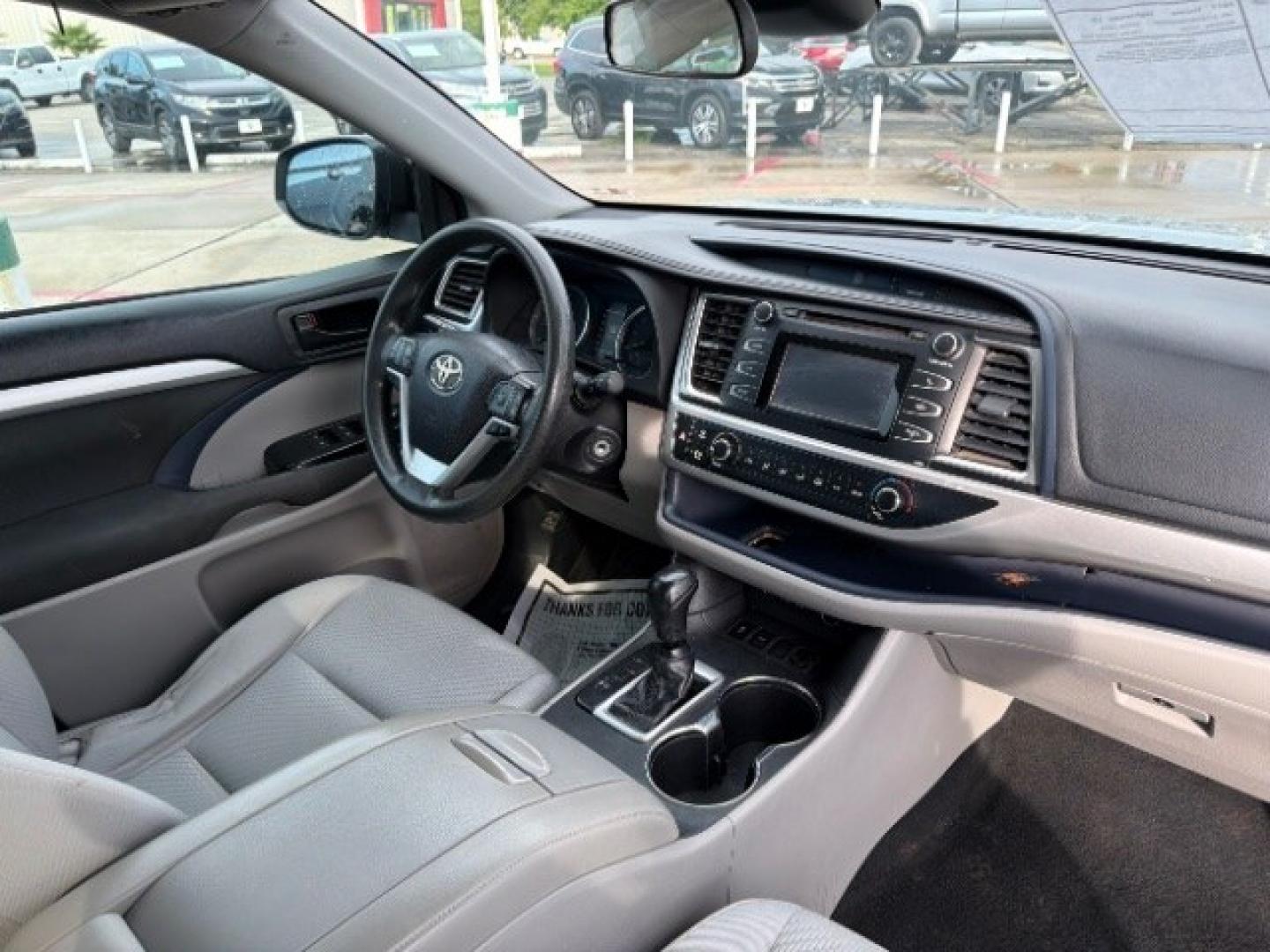 2017 Celestial Silver Metallic /Ash Toyota Highlander LE (5TDZARFH9HS) with an 2.7L I-4 DOHC engine, located at 4545 Spencer Hwy., Pasadena, 77504, (832) 266-1645, 29.666037, -95.173775- Photo#2