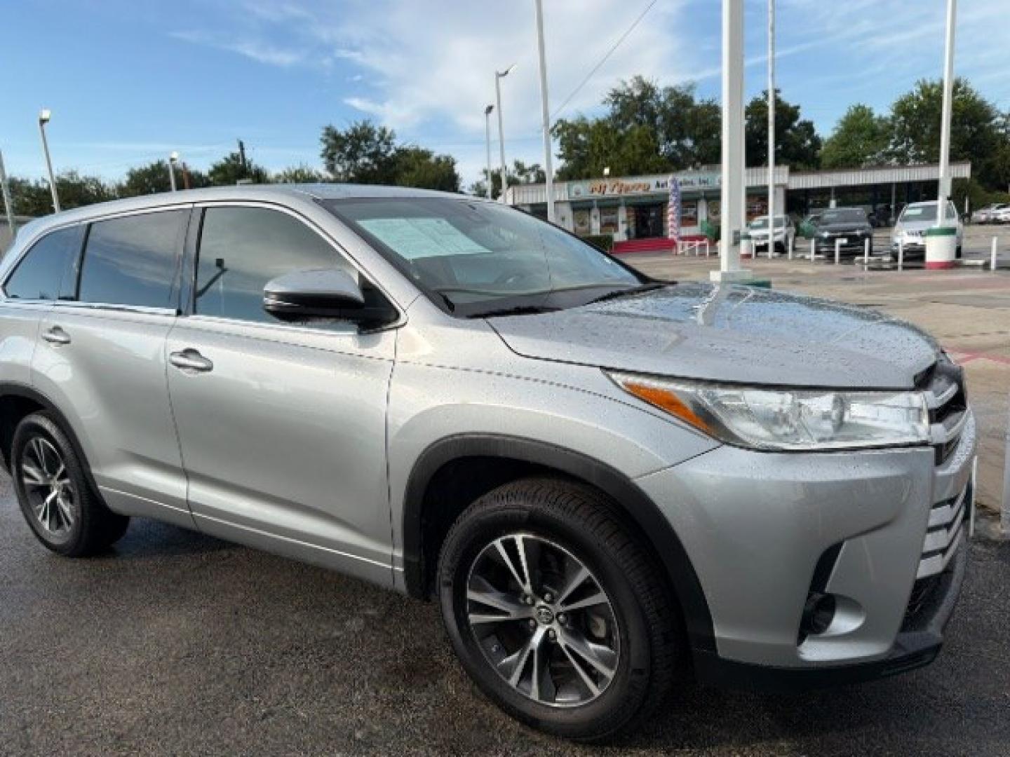 2017 Celestial Silver Metallic /Ash Toyota Highlander LE (5TDZARFH9HS) with an 2.7L I-4 DOHC engine, located at 4545 Spencer Hwy., Pasadena, 77504, (832) 266-1645, 29.666037, -95.173775- Photo#1
