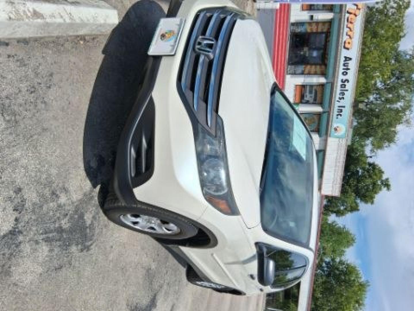 2014 White /Gray Honda CR-V LX (5J6RM3H37EL) with an 2.4L I-4 DOHC engine, located at 4545 Spencer Hwy., Pasadena, 77504, (832) 266-1645, 29.666037, -95.173775- Photo#1