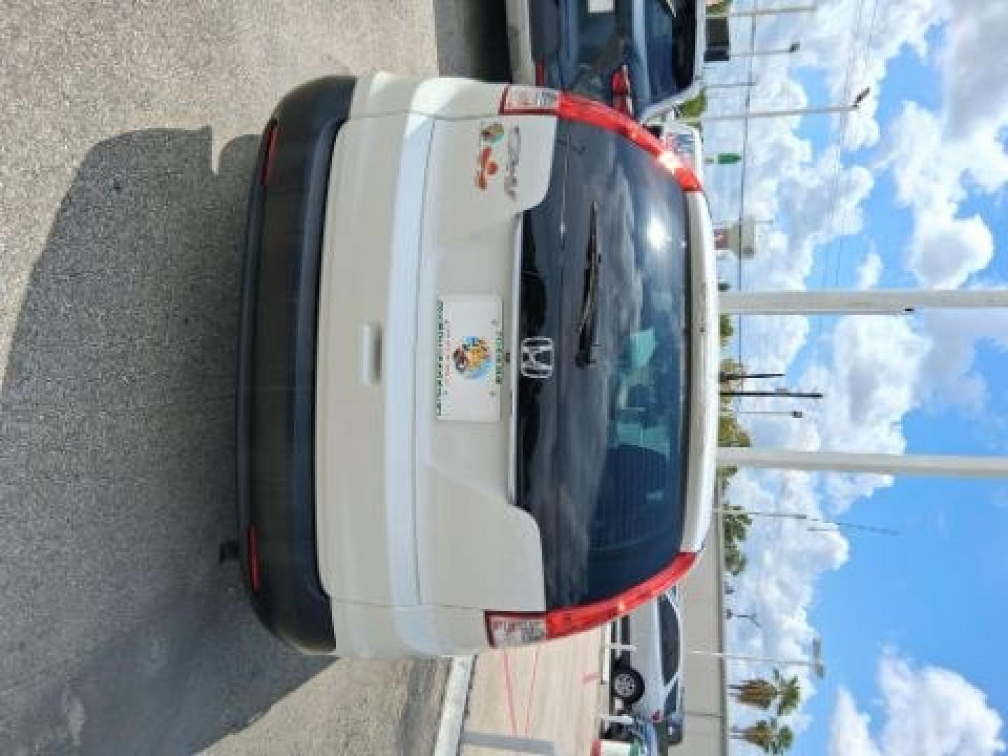 2014 White /Gray Honda CR-V LX (5J6RM3H37EL) with an 2.4L I-4 DOHC engine, located at 4545 Spencer Hwy., Pasadena, 77504, (832) 266-1645, 29.666037, -95.173775- Photo#2