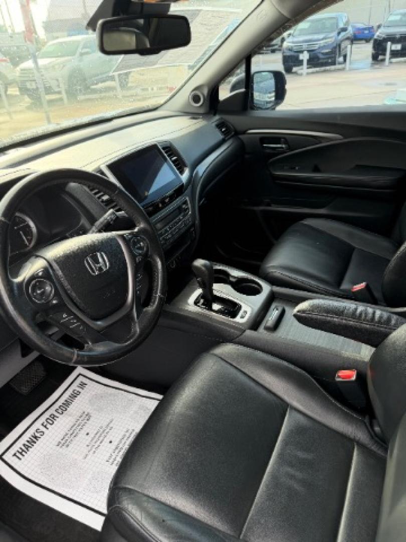 2016 Crystal Black Pearl /Black Honda Pilot EX-L (5FNYF6H62GB) with an 3.5L V-6 direct injection engine, located at 4545 Spencer Hwy., Pasadena, 77504, (832) 266-1645, 29.666037, -95.173775- Photo#6