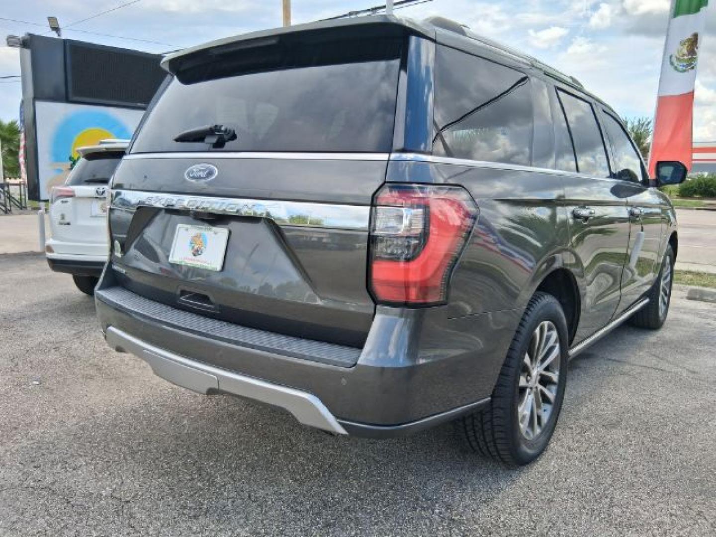 2018 Stone Gray Metallic /Medium Stone Ford Expedition Limited (1FMJU1KT0JE) with an EcoBoost 3.5L V-6 gasoline direct injection engine, located at 4545 Spencer Hwy., Pasadena, 77504, (832) 266-1645, 29.666037, -95.173775- Photo#4