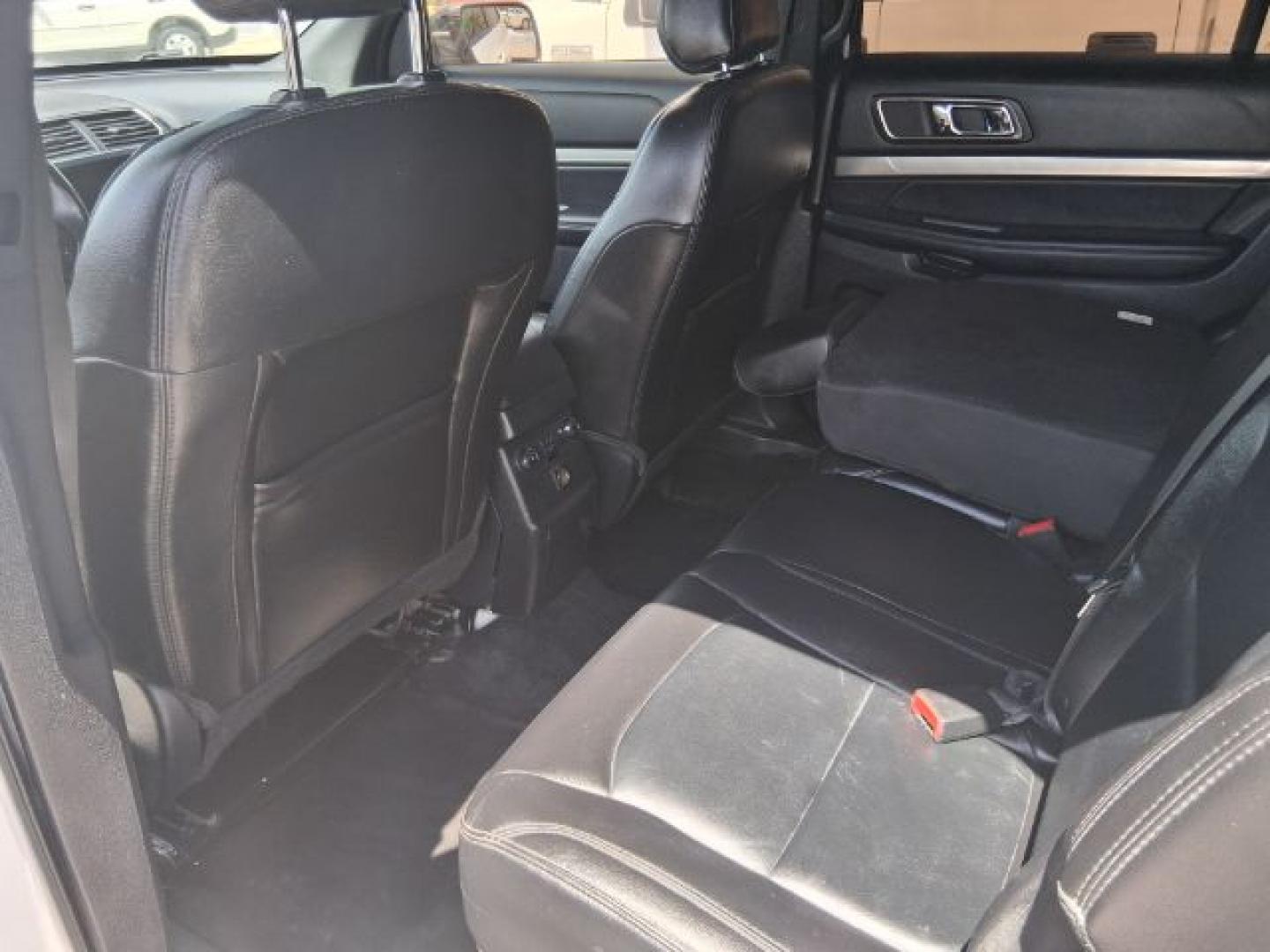 2018 White Platinum Metallic Tri-Coat Ford Explorer XLT FWD (1FM5K7D8XJG) with an 3.5L V6 DOHC 24V engine, 6-Speed Automatic transmission, located at 4545 Spencer Hwy., Pasadena, 77504, (832) 266-1645, 29.666037, -95.173775- Photo#11