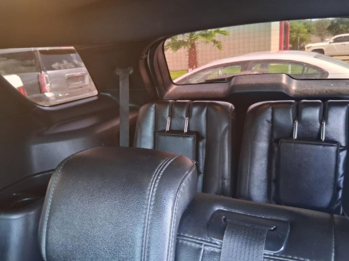 2018 White Platinum Metallic Tri-Coat Ford Explorer XLT FWD (1FM5K7D8XJG) with an 3.5L V6 DOHC 24V engine, 6-Speed Automatic transmission, located at 4545 Spencer Hwy., Pasadena, 77504, (832) 266-1645, 29.666037, -95.173775- Photo#12