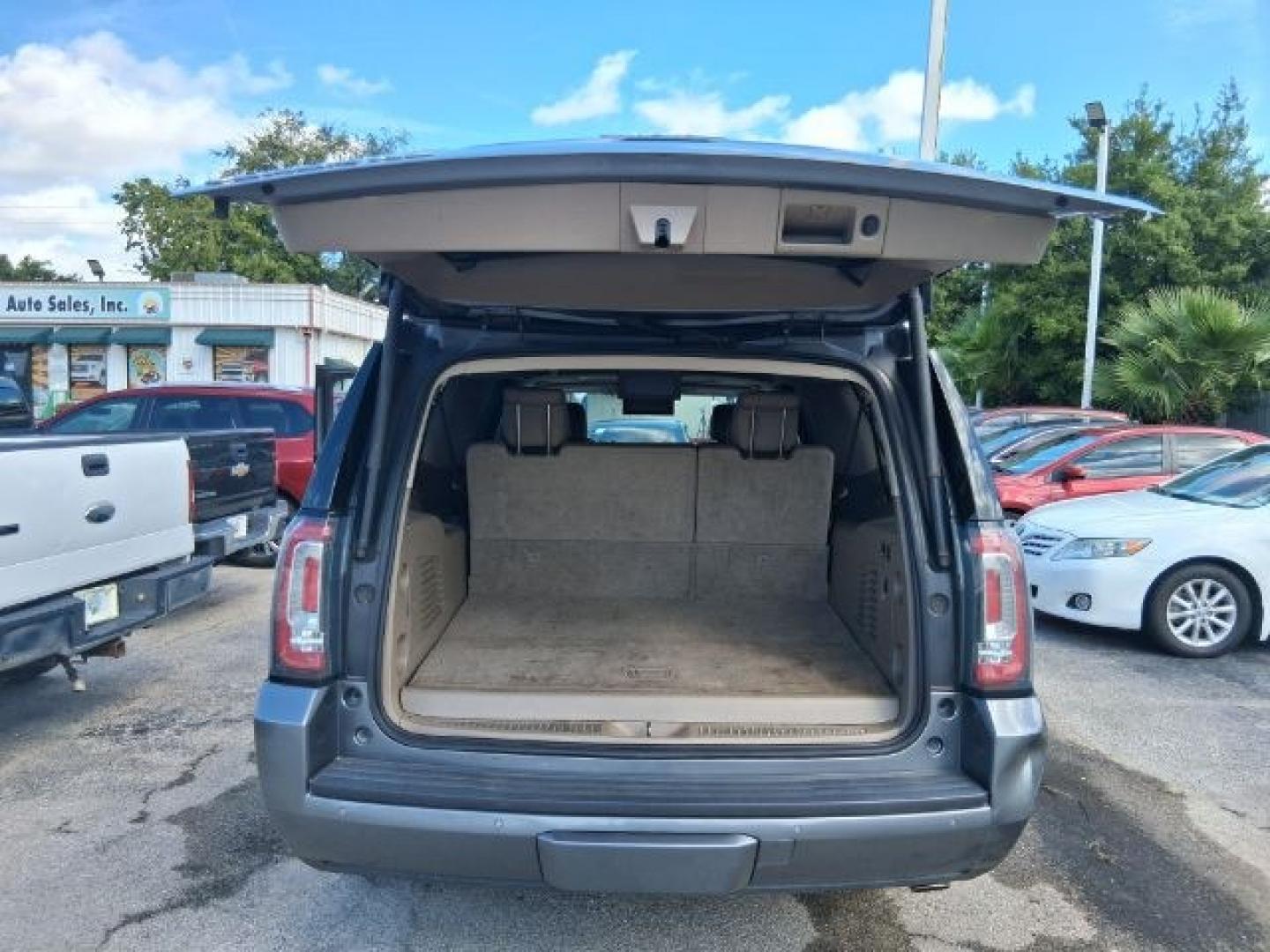 2018 Dark Sapphire Blue Metallic GMC Yukon XL SLT (1GKS2GKC5JR) with an EcoTec3 5.3L V-8 direct injection engine, located at 4545 Spencer Hwy., Pasadena, 77504, (832) 266-1645, 29.666037, -95.173775- Photo#5